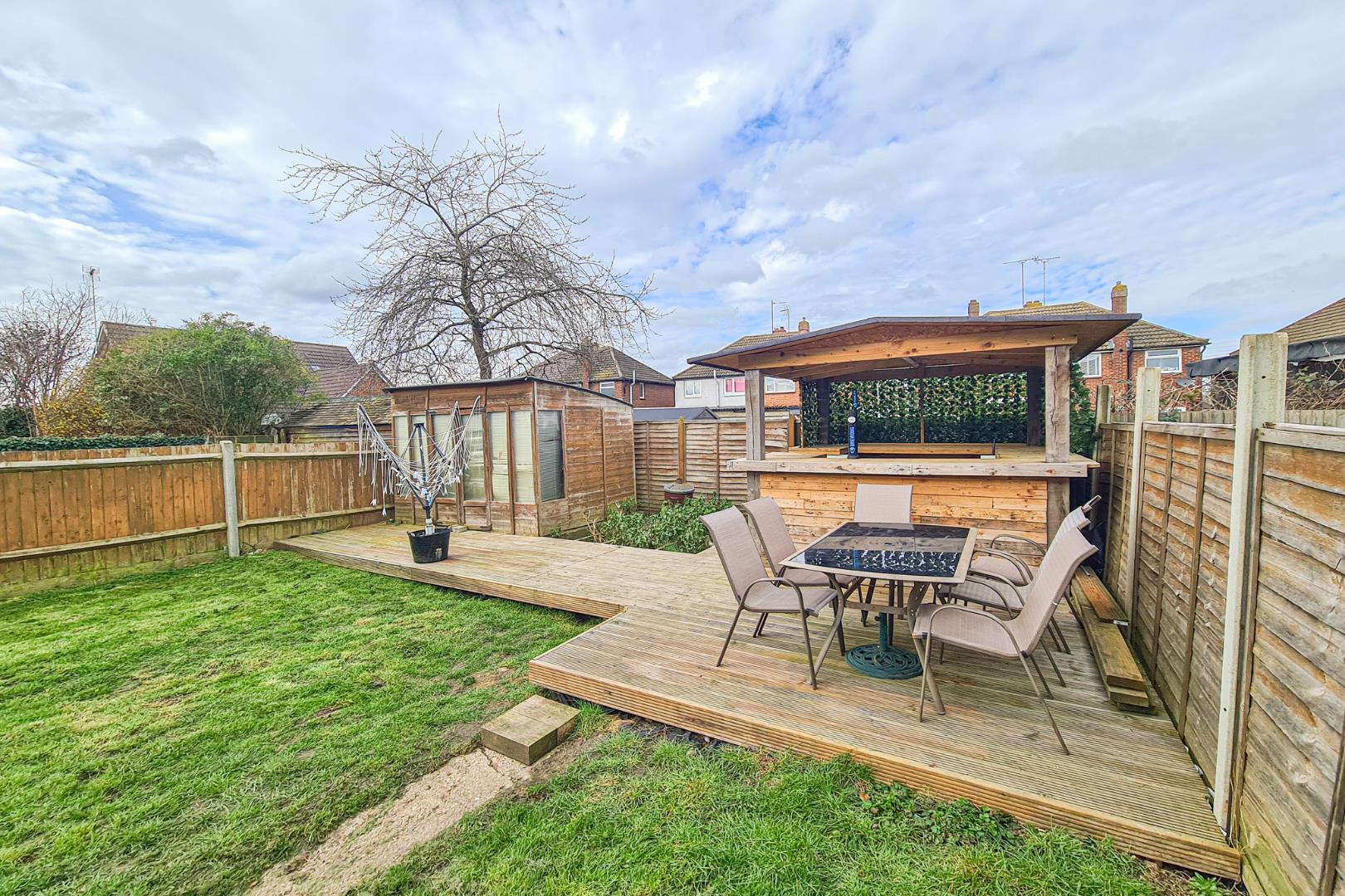 Russell Way, Leighton Buzzard Quarters Estate Agents